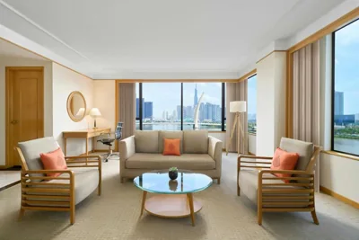 Suite Deluxe, niveau club, suite 1 chambre, 1 King — Renaissance Riverside Hotel Saigon